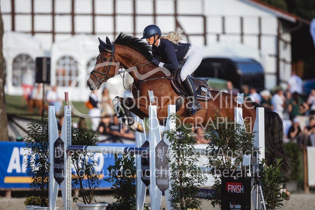 240711_BHO_M1-Spr-1-709 | Deine schönsten Turniermomente als professionelle Fotos! Entdecke hochwertige Pferdesport-Fotografie im Online-Shop. Jetzt Fotos finden & bestellen!