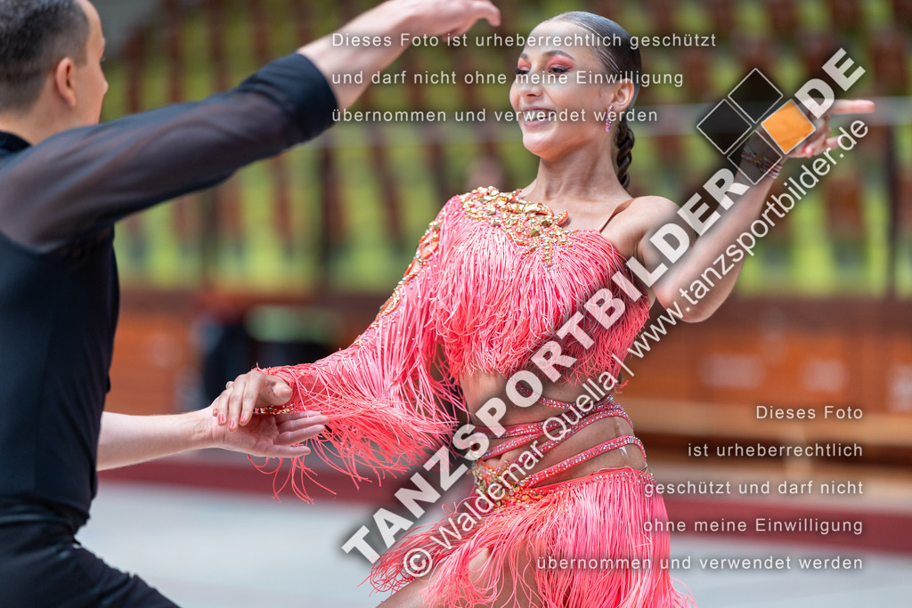 20240810-01650 | Hier finden Sie Tanz Bilder vom Latein und Standard Formationen tanzen. Sportbilder vom Tanzsport. Schöne Fotos und von Weltmeisterschaft, Europameisterschaft, Bundesliga, Regionalliga, Oberliga und Landesliga sowie von GOC Stuttgart, DanceComp, WM Bremen