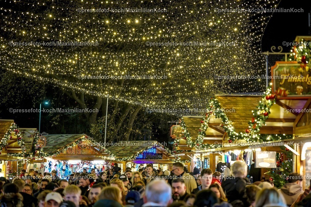 CR29112501225 | 29.11.2025, Herne, Pünktlich zur Vorweihnachtszeit öffnen die ersten Weihnachtsmärkte in Nordrhein-Westfalen. Eindrücke rund um den Weihnachtsmarkt Cranger Weihnachtszauber in Herne. Funkelgasse Lichter Lichterketten Buden Stände Besucher 