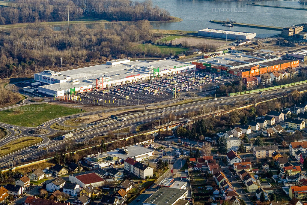 Luftbild: Fachmarktzentrum mit Marktkauf und Globus Baumarkt im Maximilian Center im Ortsteil Maximiliansau in Wörth im Bundesland Rheinland-Pfalz in Deutschland. Foto: IMG_9095.jpg vom 15.12.2007 durch Werner Riehm/FLY-FOTO.de