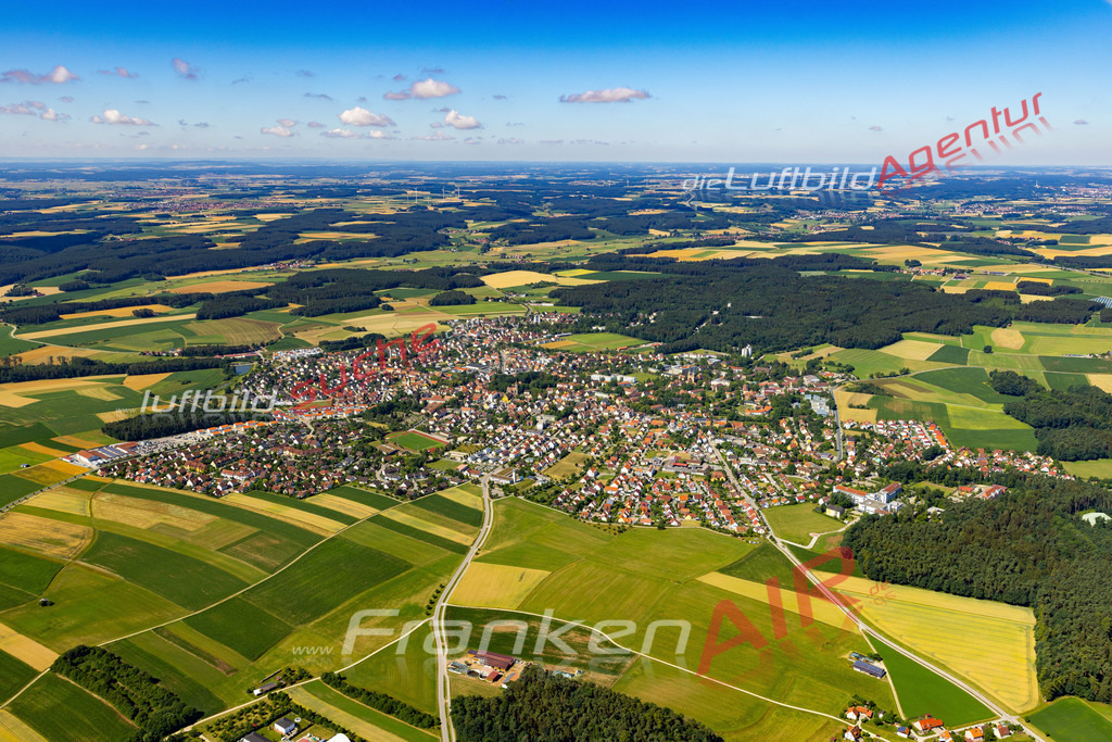 Aktuelles Luftbild von  Neuendettelsau - Die Luftaufnahme wurde 2022 mittels UL-Flugzeug erstellt ( keine Drohne ) - hochauflösende Kamera-Systeme von  Canon -Beste Qualität - Für grossformatige Ausdrucke geeignet. Die Geschenkidee !