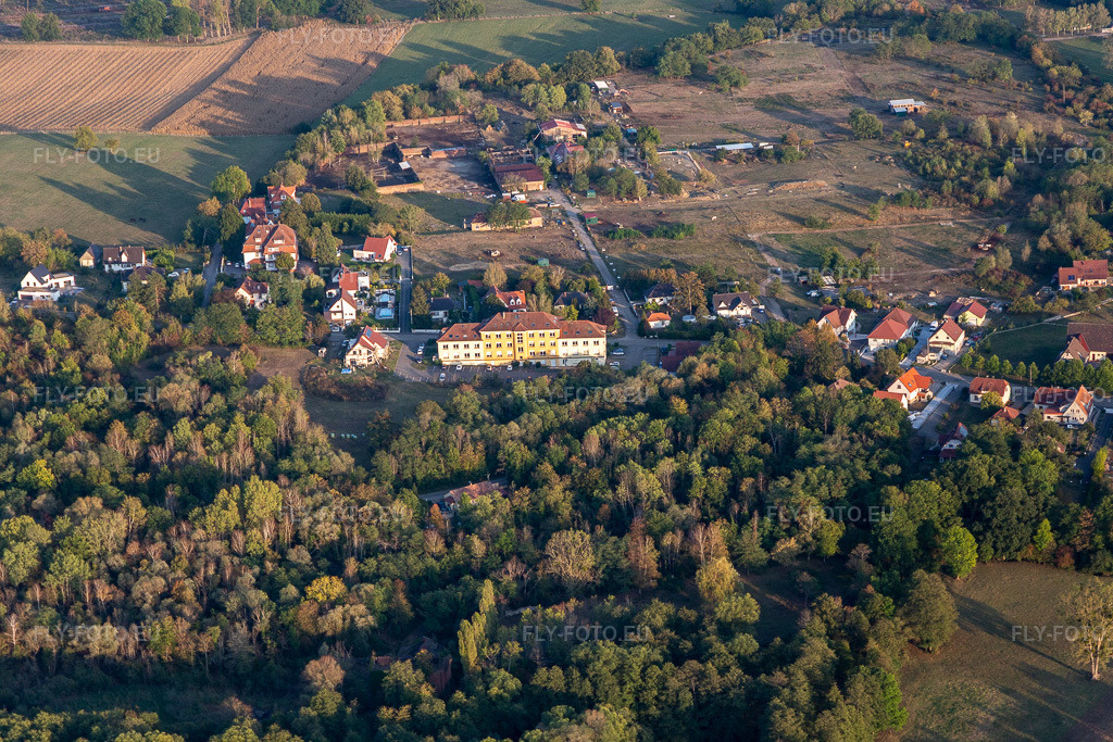 Vue aérienne: Vue de la ville à Merkwiller-Pechelbronn dans le département Bas Rhin, France. Photo: IMG_123270.jpg prise le 30/09/2020 par Werner Riehm/FLY-FOTO.euRésolution de l'original: 5472 x 3648 px