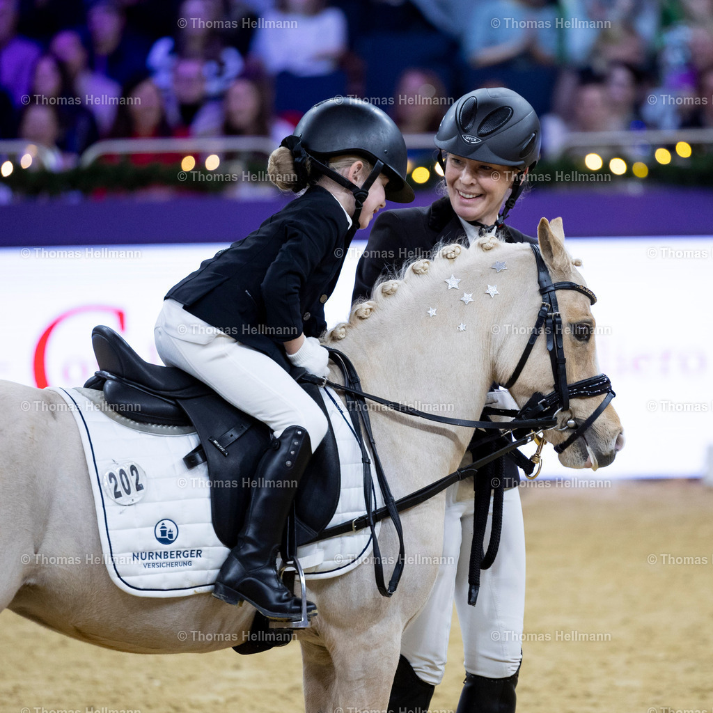 TH_202 Chicalinda_ Lynn Tietjen_23662 | 202 Chicalinda, Lynn Tietjen beim Festhallen Reitturnier Frankfurt 2024 am 21.12.24 in Frankfurt, Festhalle