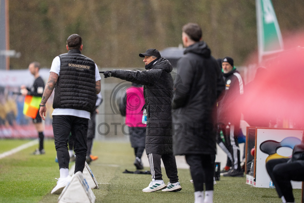 SG Sonnenhof Grossaspach vs. FC 08 Homburg, Fussball, Regionalliga Suedwest, 26. Spieltag, 28.03.2026 | Pascal Reinhardt (Trainer SG Sonnenhof Großaspach) und Roland Seitz (Trainer FC 08 Homburg) haben ein kleinen disput,SG Sonnenhof Grossaspach vs. FC 08 Homburg, Fussball, Regionalliga Suedwest, 26. Spieltag, 28.03.2026