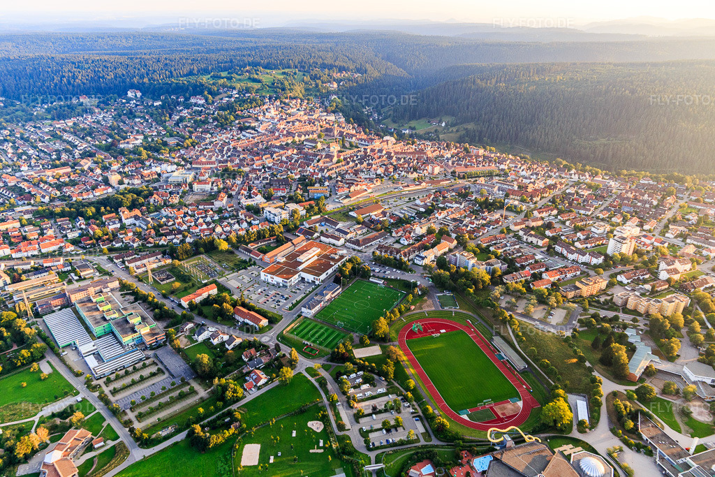 Luftbild: Stadtübersicht aus Norden in Freudenstadt im Bundesland Baden-Württemberg in Deutschland. Foto: IMG_128576.jpg vom 25.08.2021 durch Werner Riehm/FLY-FOTO.de
