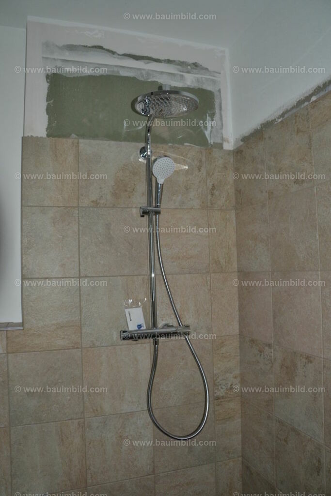 bib-lg15-sanitaer-0135 | Nach LV-Leistungsgruppen sortierte Detailfotos über den Bau eines Hauses. Alle Hausbau-Bilder direkt vom Urheber und Autor der Website Haus-Selber-Bauen.com