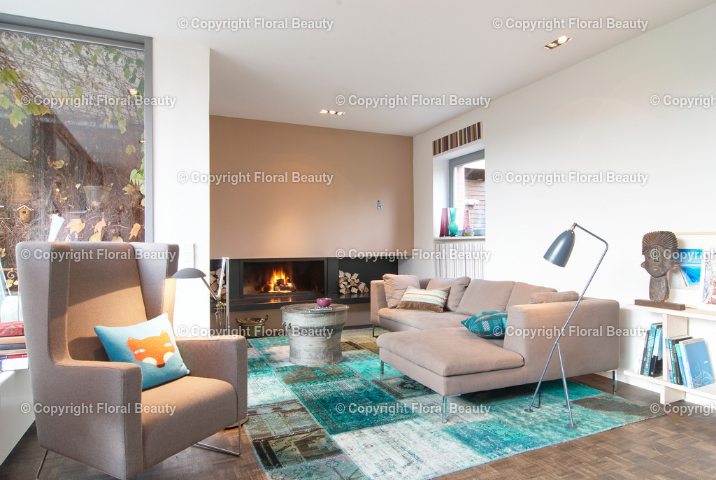 Wohnzimmer mit modernem Kamin | Wohnzimmer mit modernem Kamin. Patchworkteppich - Realisiert mit Pictrs.com