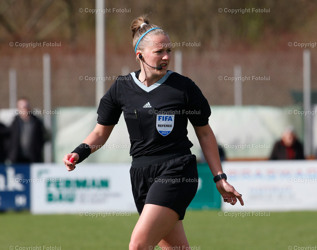 A_LUI_01042023_12 | SPORT,FUSSBALL ,LT1 OOELIGA ASKOE OEDT-UNION EDELWEISS LINZ 01.04.2023 IM BILD: FIFA SCHIEDSRICHTERIN MARIA ENNSGRABER   FOTO:FOTOLUI