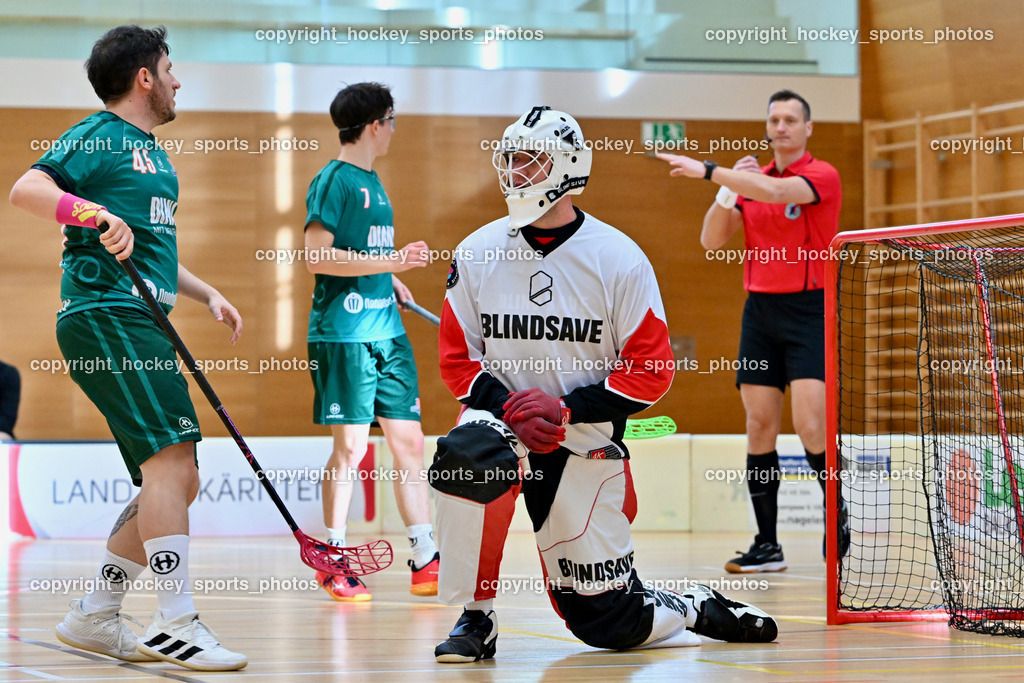VSV Unihockey vs. FBC Dragons | #45 DRESCHER David FCB Dragons, #3 ROTTENSTEINER Marc FCB Dragons, #7 STEINBICHLER Pauli FCB Dragons, Aleš Kržič Referee, VSV Unihockey vs. FBC Dragons, VSV Unihockey vs. FBC Dragons am 22.12.2024 in Villach (Ballspielhalle St. Martin), Austria, (Photo by Bernd Stefan)