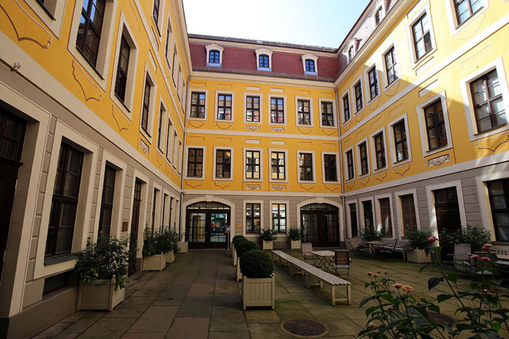 Bildlexikon Leipzig - Bosehaus - Innenhof | Das Team hinter BILDLEXIKON LEIPZIG bündelt historische wie aktuelle Informationen über die Stadt Leipzig in Text und Bild auf einer Plattform und stellt diese der interessierten Öffentlichkeit zur Verfügung.