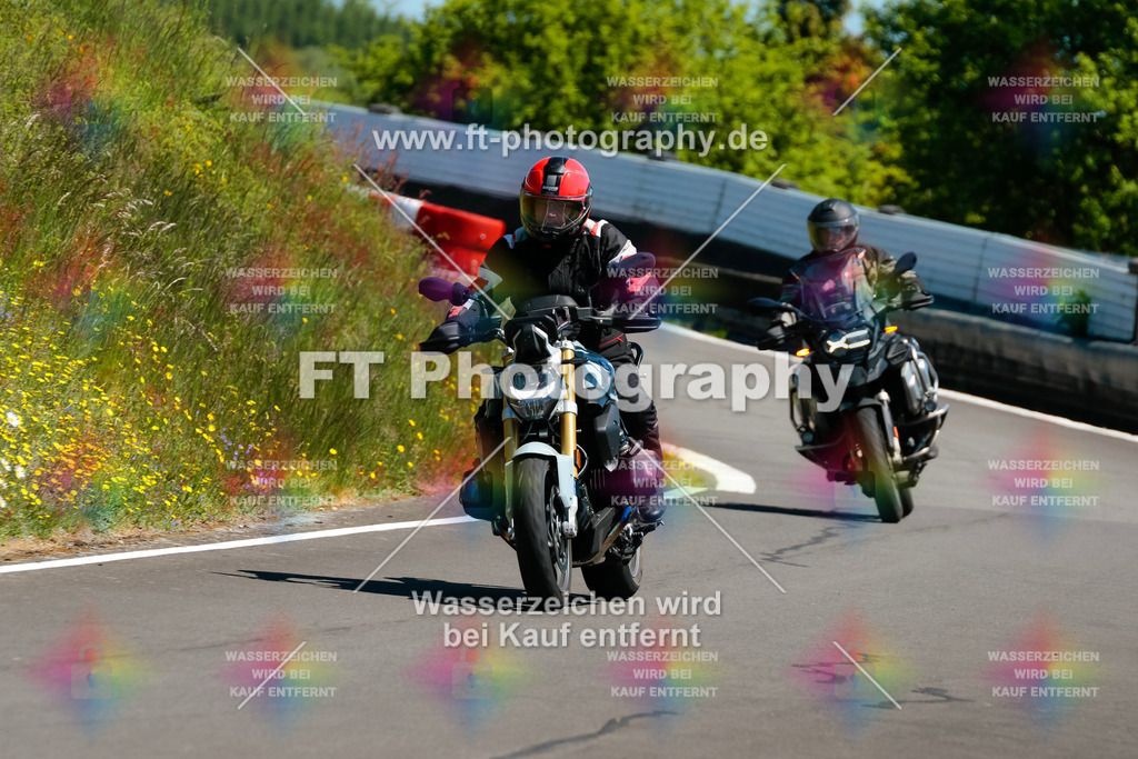 Moto-TeamOBK-22229 | Hier findet Ihr Bilder von Touristenfahrten auf der Nürburgring Nordschleife oder von anderen Veranstaltungen die ich besucht habe. Viel Spass beim Durch Schauen 