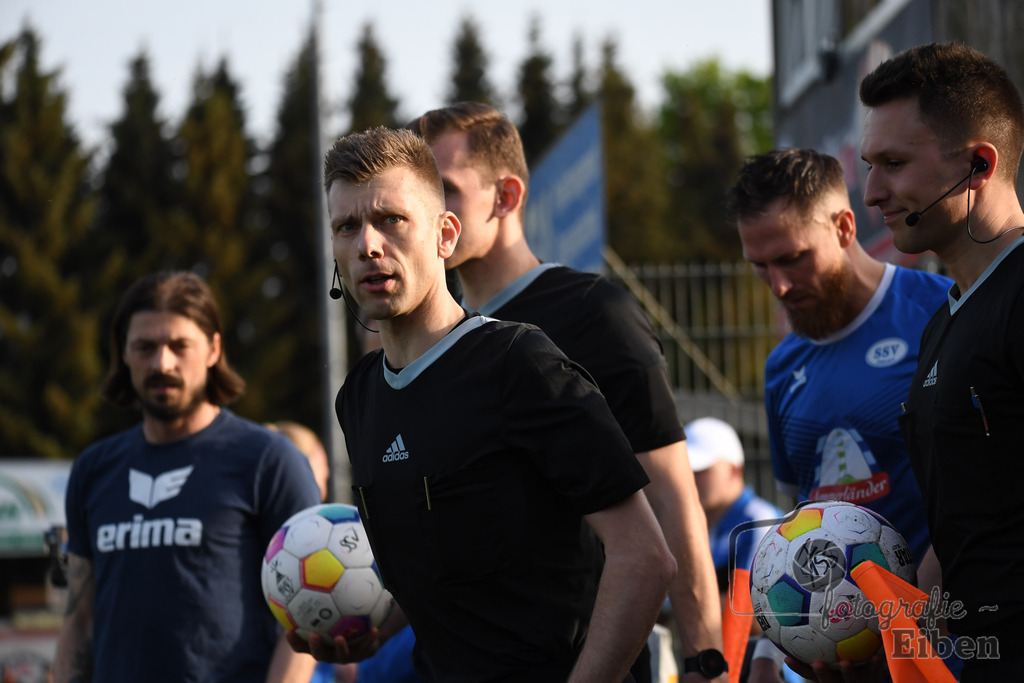 SSV Jeddeloh-SV Drochtersen/Assel | Herren Regionalliga; SSV Jeddeloh (blau)-SV Drochtersen/Assel (rot) am 30.04.2024; in Jeddeloh (53-Acht Arena), Photo: Philip Eiben 2024 - Realisiert mit Pictrs.com