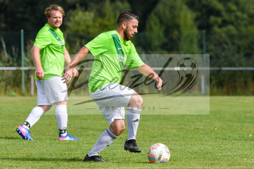20180812_OHRBEL_0003 | Fußball, Herren:   beim Spiel der 1. Kreisklasse zwischen SV Ohrbeck vs. SVC Belm-Powe II am 12.08.2018 an der Hüggelkampfbahn in Ohrbeck-Hasbergen, Deutschland.(Foto von Nico Paetzel) - Realisiert mit Pictrs.com