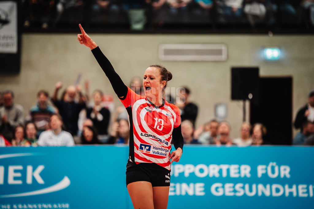 Volleyball | Frauen | Saison 2025/2026 | Volleyball Bundesliga | ETV Hamburger Volksbank Volleys vs. Binder Blaubären TSV Flacht | 06.12.2025 | Kathleen Weiß (#13, ETV Hamburger Volksbank Volleys) jubelt