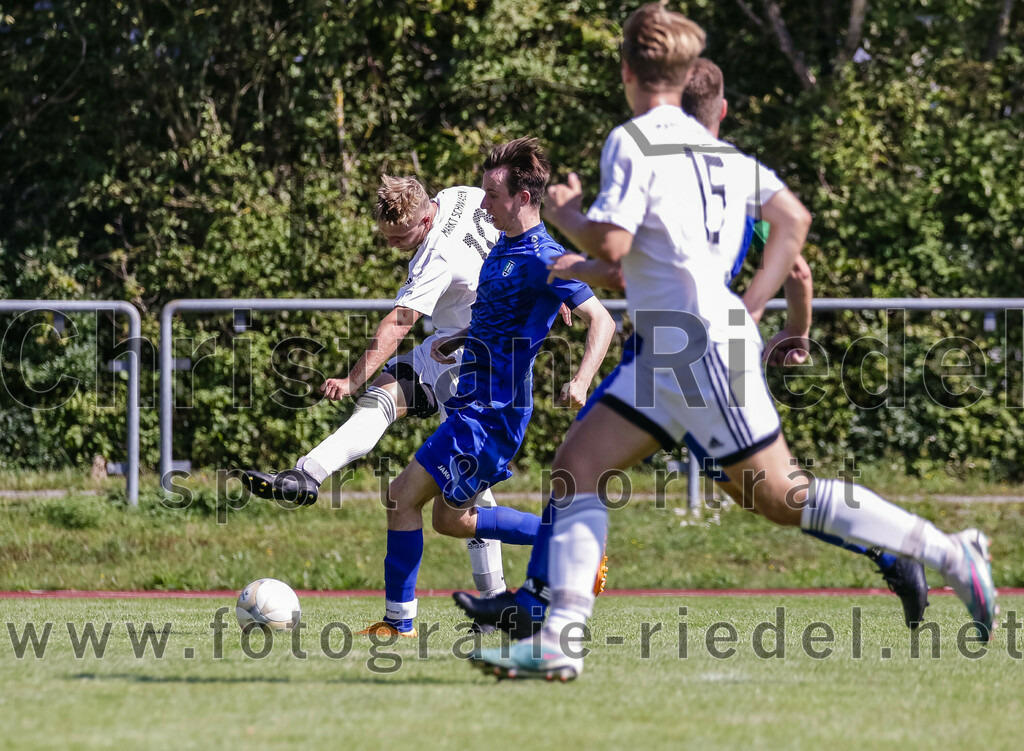 2023-09-02_051_SG_Markt_Schwaben_gegen_TSV_Hohenbrunn | Markt Schwaben, Deutschland, 02.09.2023:
Fußball, Kreisklasse 2023 / 2024, 3. Spieltag, (SG) Markt Schwaben gegen TSV Hohenbrunn, Endergebnis: 2:0

Fabrizio Brandes (SG Markt Schwaben, #10), Felix Ballhorn (TSV Hohenbrunn, #20)

Foto: Christian Riedel / fotografie-riedel.net