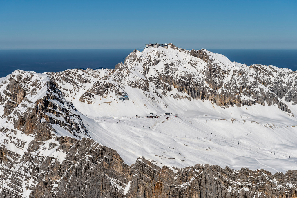 Felsen- Massiv und Berglandschaft des Zugspitzmassiv mit den Gipfeln der Zugspitze | Felsen- Massiv und Berglandschaft des Zugspitzmassiv mit den Gipfeln der Zugspitze