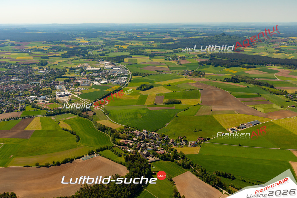 Das Luftbild zeigt : Berndorf Kemnath - Die Luftaufnahme wurde 2024 vom UL-Flugzeug aus erstellt ( keine Drohne ) - Hochauflösende Luftaufnahme - Für grossformatige Ausdrucke geeignet. Die Geschenkidee !Mit Lizenz und Bildrechte bestellbar