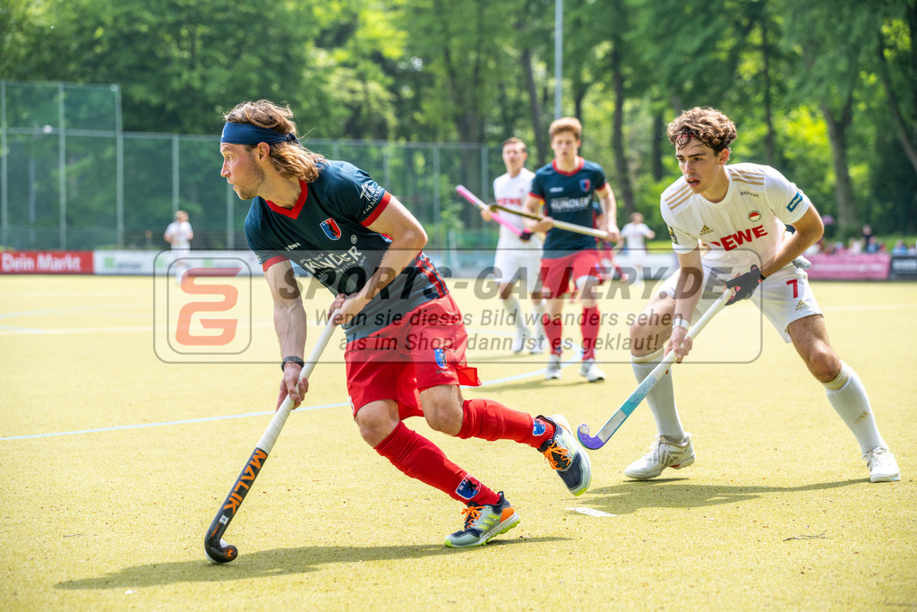 SFE_20230521_0051 | 1. Bundesliga Hockey Viertelfinale 3 Herren Rot-Weiss Köln - Berliner HC am 21.05.2023 in Köln (KTHC Stadion Rot-Weiss Köln Tennis and Hockey Club), Photo: Stephan Fehrmann 2023 (Sports-Gallery),Martin Zwicker ( Bremer HC #23 ) ,Fabio Seitz ( Rot-Weiss Köln #7 )