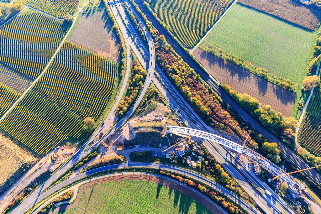 Luftbild: Baustelle für Autobahnausfahrt A65 Bornheim, Landau-Dammheim(B272) im Ortsteil Dammheim in Landau im Bundesland Rheinland-Pfalz in Deutschland. Foto: IMG_104073.jpg vom 14.10.2017 durch Werner Riehm/FLY-FOTO.de