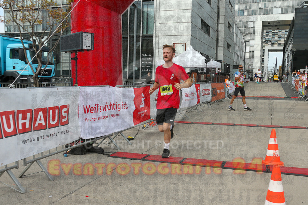 250920_1322_EX1_4197 | Sportfotografie im Rhein-Sieg Kreis, Köln, Bonn, NRW, Rheinland Pfalz, Hessen, etc. Unser Tätigkeitsfeld umfasst den Laufsport vom Volkslauf über den Marathon, Duathlon, Triathon bis zum Ultralauf wie Kölnpfad Ultra oder Schindertrail.