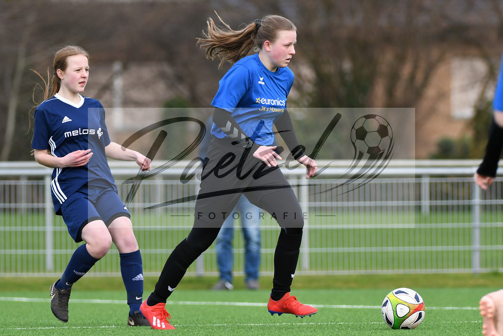 LENGRE20200229_0026 | Fussball, C-Juniorinnen:   bei dem Testspiel zwischen SC Preussen Lengerich und TSG 07 Burg Gretesch im Windmoeller &amp; Hoelscher Stadion am 29.02.2020 in Lengerich, Deutschland. - Realisiert mit Pictrs.com