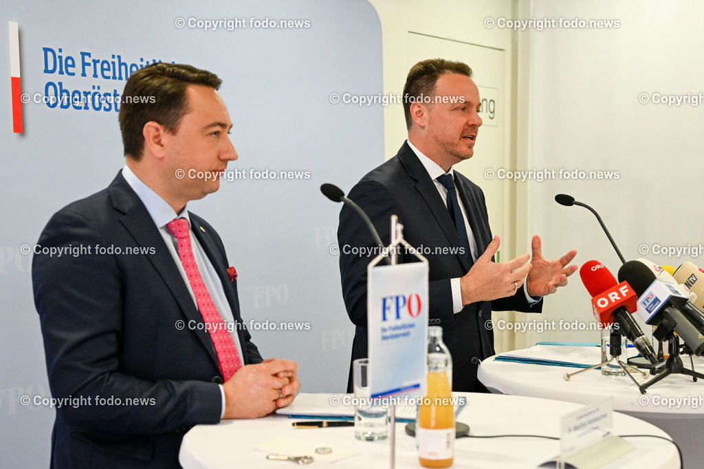 Pressekonferenz FPÖ OÖ_ Medikamentenengpässe_ Systemfehler in der Gesundheitsversorgung_ 12.04.2023-14 | 12.04.2023, Presseclub Linz, AUT, Pressekonferenz FPOoe Ooe, Medikamentenengpaesse, Systemfehler in der Gesundheitsversorgung, im Bild LH-Stv. Manfred Haimbuchner (FP), NAbg. Gerhard Kaniak (FP)