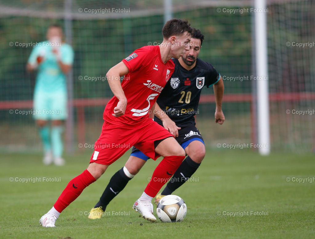 A_LUI_230923_16 | SPORT,FUSSBALL,LT1 OOELIGA ASKOE OEDT-SV ZEBAU BAD ISCHL 29.09.2023 IM BID: ARNE DINO KOVACEVIC  (OEDT) UND STEFAN GASSENBAUER (BAD ISCHL)FOTO:FOTOLUI