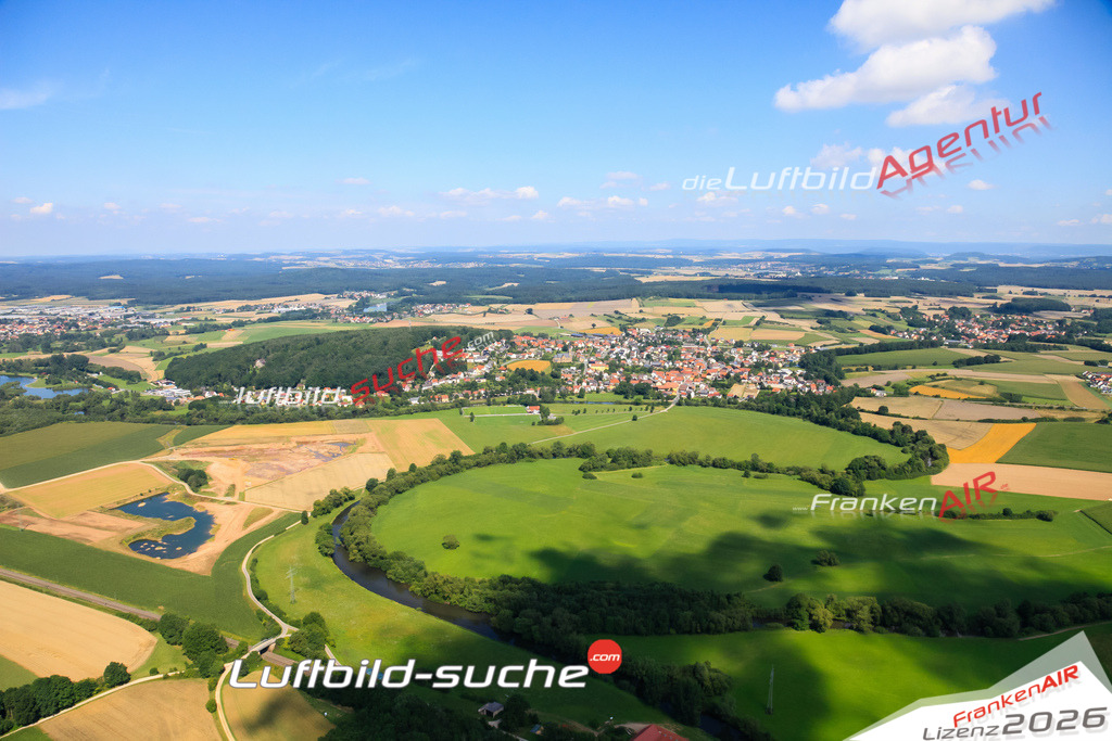 Die Luftaufnahme Schwuerbitz - Michelau in Oberfranken wurde vom UL-Flugzeug (keine Drohne) aus fotografiert.Hohe Druck- Auflösung-die Geschenkidee!