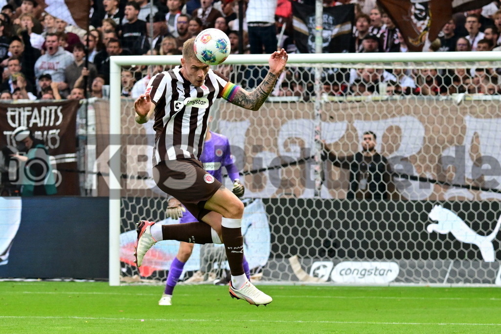KBS Picture_FCStPauli-FCAugsburg_026 | Smith Eric (St.Pauli) ,Sportplatz :  Millerntor Stadion, - Realisiert mit Pictrs.com