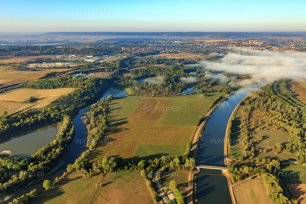 Vue aérienne: La Moselle et le canal de la Moselle à Gondreville dans le département Meurthe et Moselle, France – .Photo: IMG_118123.jpg prise le 15/09/2019 par Werner Riehm/FLY-FOTO.eu – Résolution de l'original: 5102 x 3401 px