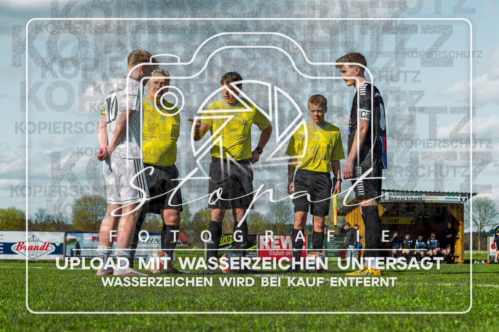FGFS-LEN-1000 | Michael Boettrich (Schiedsrichter) beim Herren Kreisliga HK Spiel zwischen FG Fulde-Stellichte und Eintracht Leinetal im Fulder Zentralstadion, Fulde (Simon Paul Stopat) - Realisiert mit Pictrs.com