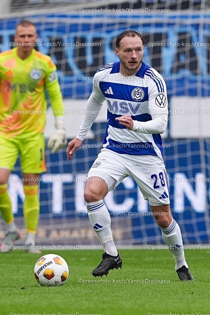 xYDR24052501042 | 24.05.2025, xydrx, Fußball, Finaltag der Amateure, Finale Niederrheinpokal, MSV Duisburg - Rot-Weiss Essen, Schauinsland-Reisen Arena: Florian Egerer (MSV Duisburg #28)