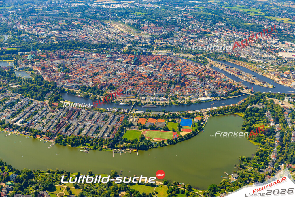 Luftbild Vs Google Maps  Falkenwiese  Lübeck -Das Luftbild wurde 2025 vom UL-Flugzeug heraus erstellt ( keine Drohnenluftbilder ) - Hochauflösende Luftaufnahme -Nicht vergleichbar mit Google Maps oder Satelittenbilder- Die Geschenkidee !Mit Lizenz und Bildrechte bestellbar