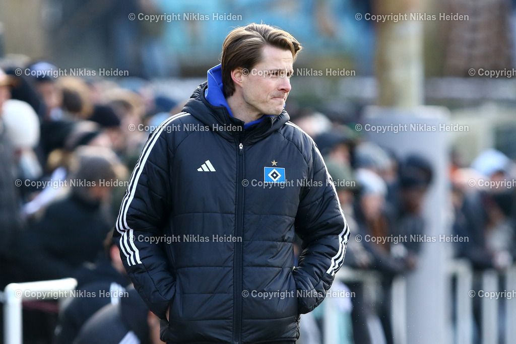 H_HamburgerSVU19_EintrachtFrankfurtU19_U19DFBNachwuchsliga_15022025 | Lukas Pfeiffer (Trainer, Hamburger SV U19)Fußball I Junioren I U19 DFB-Nachwuchsliga I Saison 2024-2025 I Hauptrunde Liga A, Gruppe C, 3. Spieltag I Hamburger SV U19 - Eintracht Frankfurt U19 I 15.02.2025 I Alexander-Otto-Akademie
