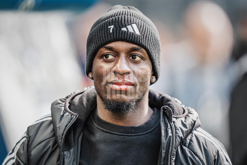 Fußball | Männer | Saison 2025/2026 | 1. Fußball-Bundesliga | 28. Spieltag | Hamburger SV vs. FC Augsburg | 04.04.2026 | Jean-Luc Dompe (#7, HSV) auf dem Weg zur Bank