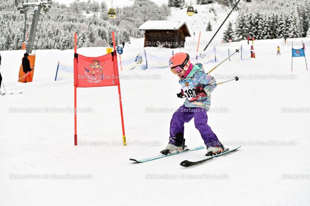 SRF_20.02.2026_0634 | Skirennfotos,Serfaus,Fiss,Ladis,Kinderskirennen,Winter,Tirol,Oberland,skirace,SFL,feelfree,weil wir's genießen,ski,Ski,skifahren,Sonnenplateau, - Realisiert mit Pictrs.com