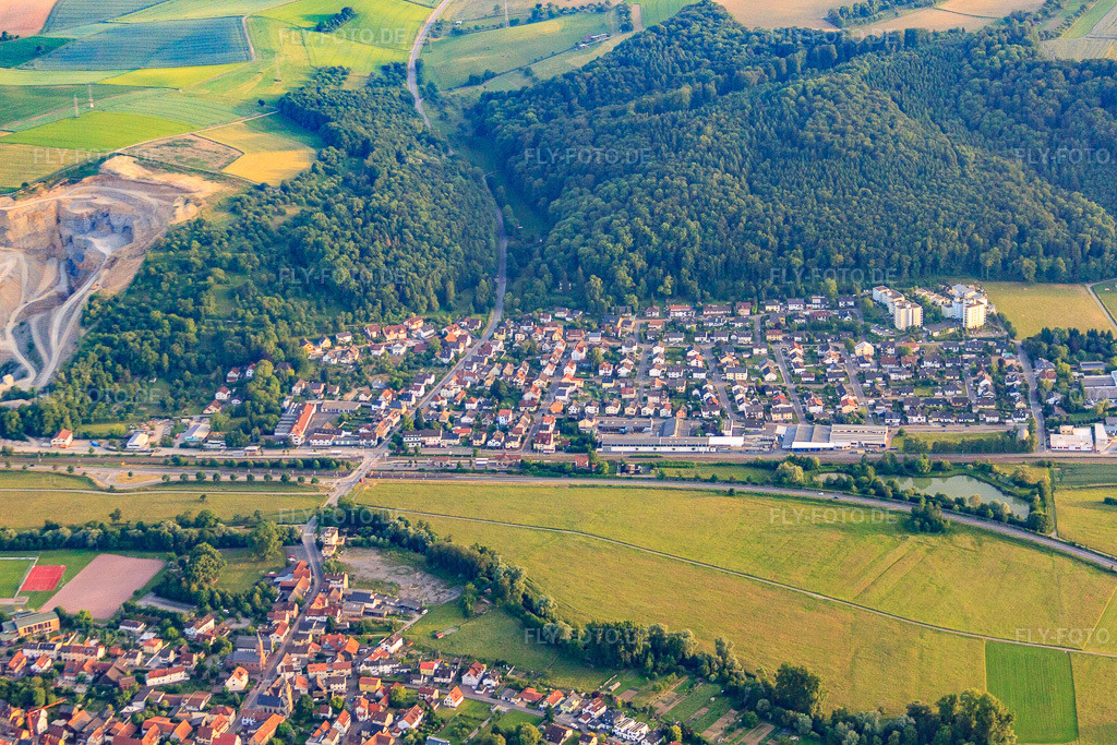 Luftbild: Bahnhofstraße und Bahnhof Mauer (b Heidelberg) in Mauer im Bundesland Baden-Württemberg in Deutschland. Foto: IMG_66364.jpg vom 30.05.2014 durch Werner Riehm/FLY-FOTO.de