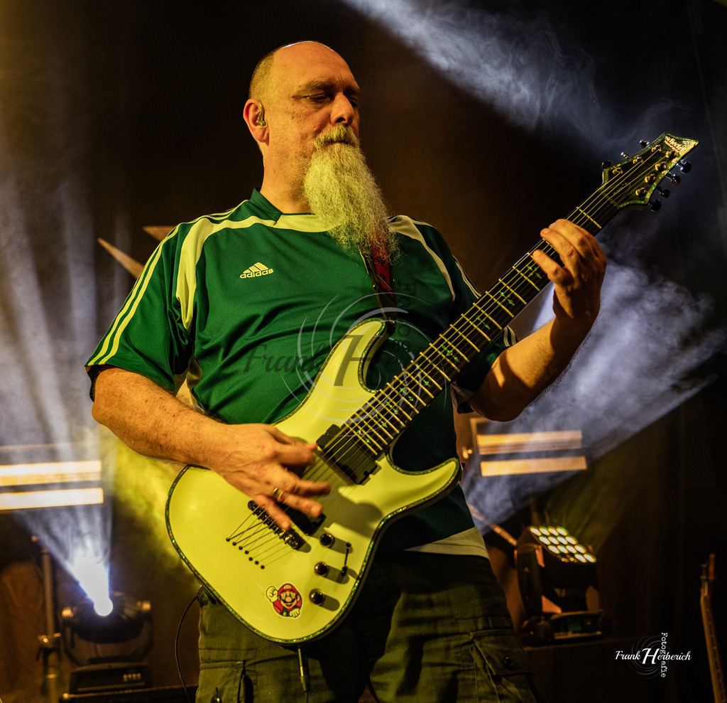 Justice Daudenwinden | Frank Herberich Fotografie, Frank Herberich, Fotografie, Hochzeit, Portrait, St. Peter Ording, Ording, Westerhever, Nordsee, Frank Fotografie, Hardheim,  Odenwald,Walldürn, Band,Eventfotografie - Realisiert mit Pictrs.com