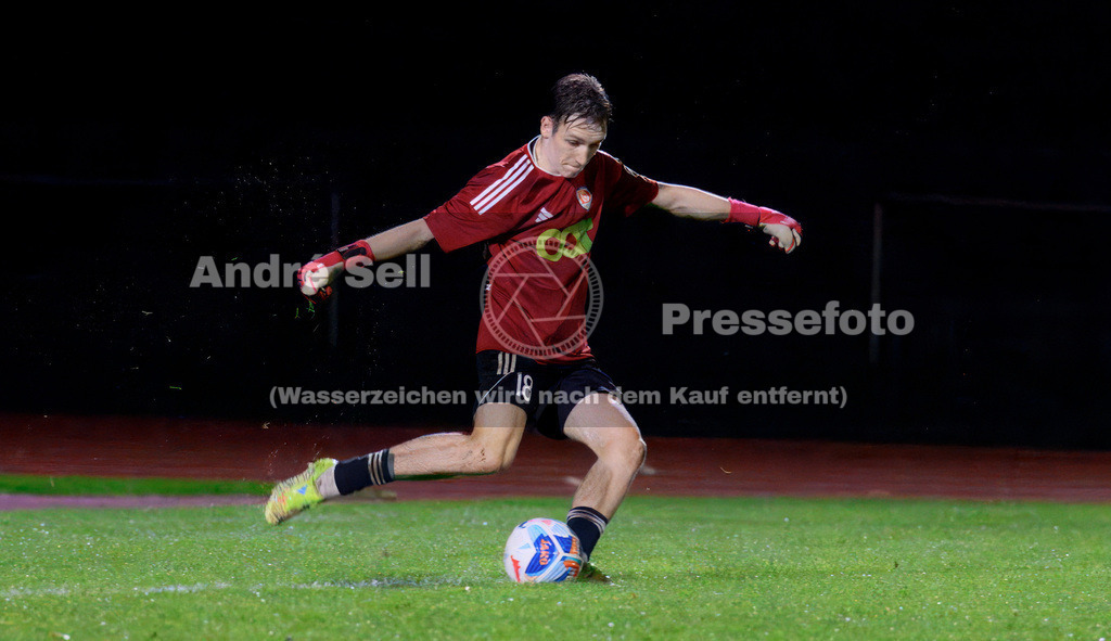 Preetzer TSV vs MTV Dänischenhagen | Max Benninghoff (Dänischenhagen #18) musste nach dem Platzverweis für Moritz Heinemann (Dänischenhagen #33) als Feldspieler ins Tor / Fußball-Verbandsliga Ost Männer 2026/2027 / Preetzer TSV vs MTV Dänischenhagen / Jahnplatz / Preetz / 16.10.26 - Realisiert mit Pictrs.com