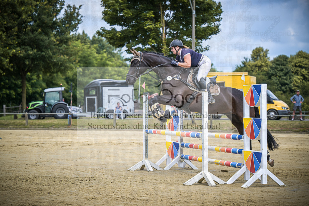 DOS_6057 | Entdecke hochwertige Reitturnierfotos von Foto Oger. Professionell, emotional und authentisch – jetzt Lieblingsmomente im Shop bestellen.Deutschlandweite Turnierfotografie. - Realisiert mit Pictrs.com