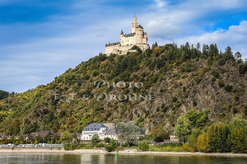 Marksburg-2079 | Marksburg und Schloss Philippsburg in Braubach - Realisiert mit Pictrs.com