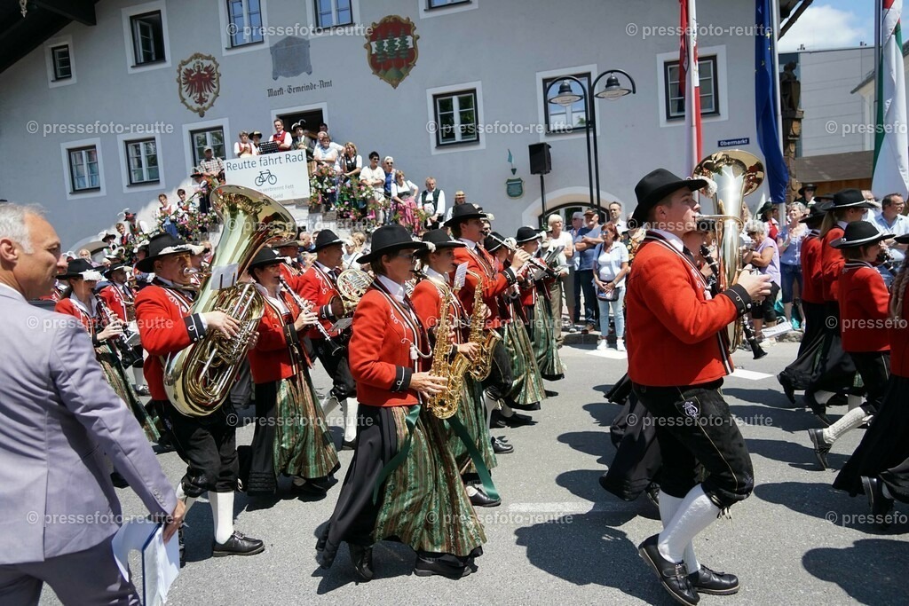 35-LECHASCHAU2-Bundesmusikfest-2023-Juni16-Reutte-DSC06833 | Info aus dem Bezirk Reutte/Ausserfern Tirol sowie eine umfangreiche Bilddatenbank über die gesamte Region: Lechtal, Talkessel Reutte, Tannheimertal, Zwischentoren. Lech, Plansee, Zugspitze, Grenztunnel, B179, Fernpassstraße, Verkehr, Lawinen, Tradition, - Realisiert mit Pictrs.com