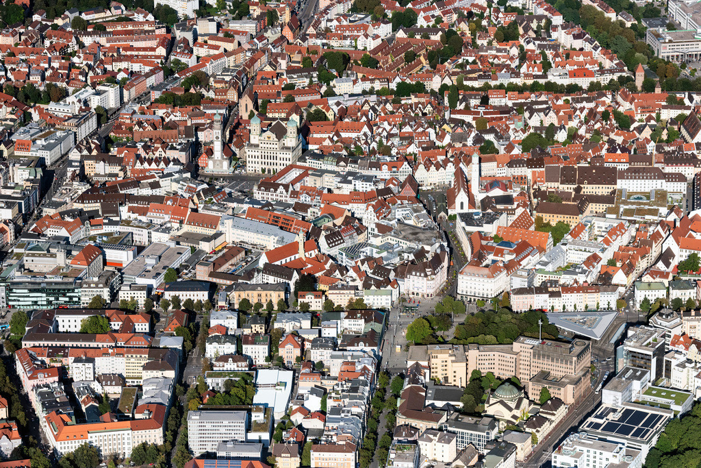 dr__0075859.jpg | AUGSBURG 02.09.2021 Altstadtbereich und Innenstadtzentrum in Augsburg im Bundesland Bayern, Deutschland. // Old Town area and city center in Augsburg in the state Bavaria, Germany. Foto: Daniel Reiter