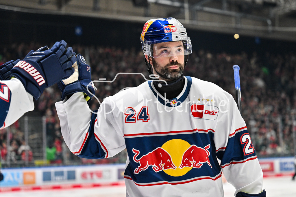Augsburger Panther - EHC RB München | AUGSBURG, DEUTSCHLAND - 27. FEBRUAR: Jubel der Gäste nach dem Treffer zum 0-1 durch Ryan MURPHY (RB München 24) / Tor / Torschuetze / Freude / Happy während dem Match zwischen den Augsburger Panthern und dem EHC RB München am 46. Spieltag der Penny DEL im Curt Frenzel Stadion