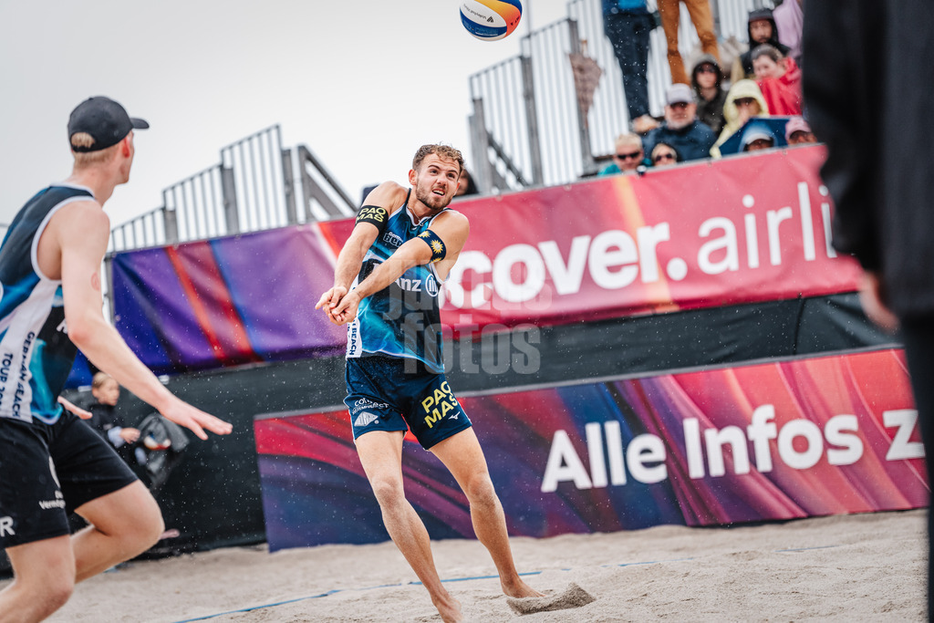 Beachvolleyball | Männer | Allianz German Beach Tour 2024 | Tourstop Kühlungsborn 2 | 18.08.2024 | Jonas Sagstetter nimmt den Ball an