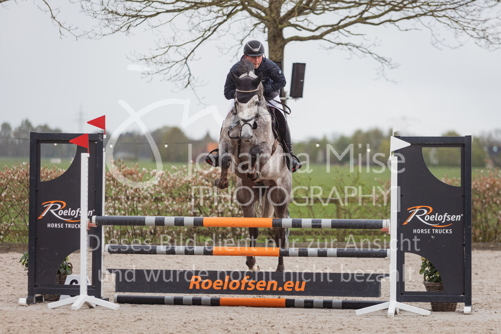 230425_Lemwerder_SprPf-A2St-339 | Deine schönsten Turniermomente als professionelle Fotos! Entdecke hochwertige Pferdesport-Fotografie im Online-Shop. Jetzt Fotos finden & bestellen!