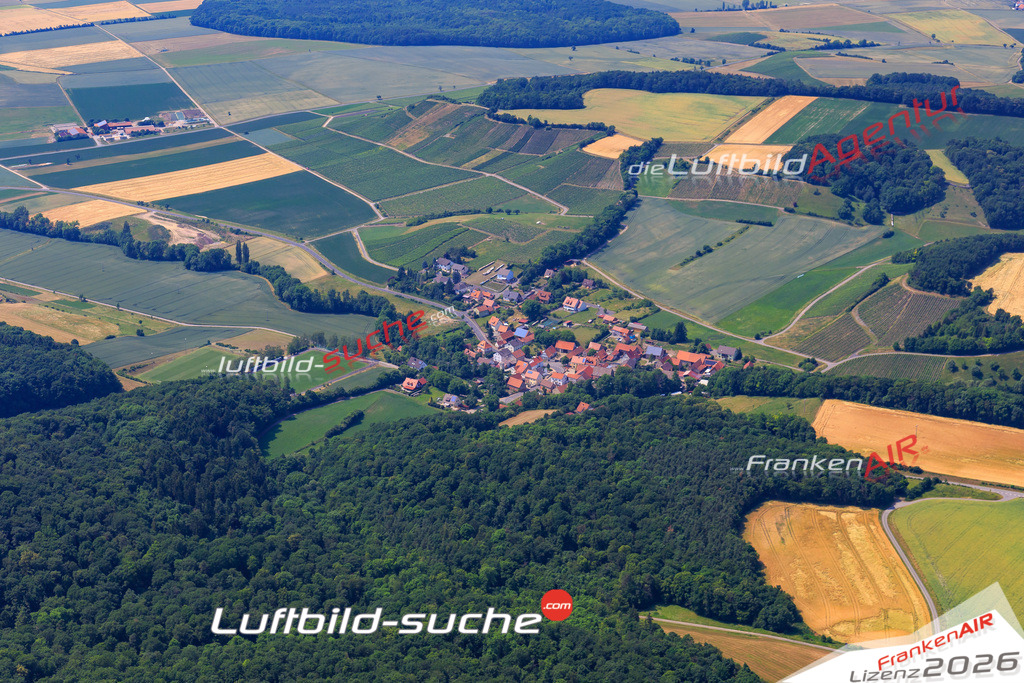 Die Luftaufnahme Pruessberg - Michelau im Steigerwald wurde 2017 mittels Flugzeug (keine Drohne) erstellt. Perfekte Schärfe und Druck- Auflösung- Garantiert!