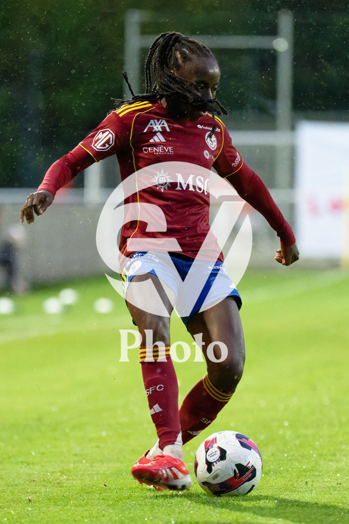 DZ8_7136_c | Switzerland: AXA Womens Super League 2025/26, Servette FC Chenois Feminin vs FC Aarau Frauen - Stade des Trois-Chene, Chene-Bourge: Benedicte Simon (78 Servette FC Chenois Feminin) controls the ball (action) 