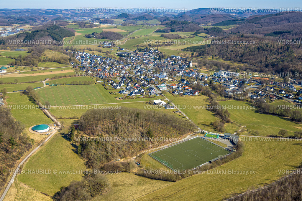 Sundern250304302 | Luftbild, Sportplatz Fußballstadion des SSV Allendorf, Im Hespel, Wohngebiet Ortsansicht Allendorf, Sundern, Sauerland, Nordrhein-Westfalen, Deutschland