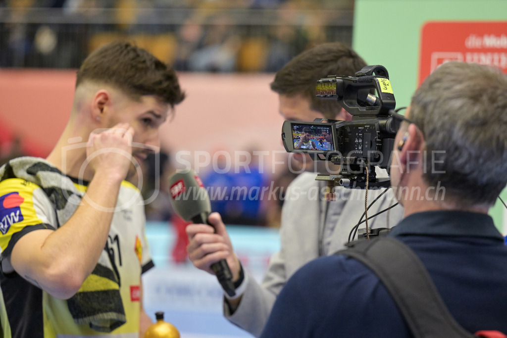 Zug United vs HC Rychenberg - 22. February 2025 | Zug United vs HC RychenbergSporthalle Wankdorf, BernNico Mutter (#61 HC Rychenberg Winterthur) beim SRF-Interview.Bild: Sportfotografie Markus Aeschimann | www.markus-aeschimann.ch - Realisiert mit Pictrs.com